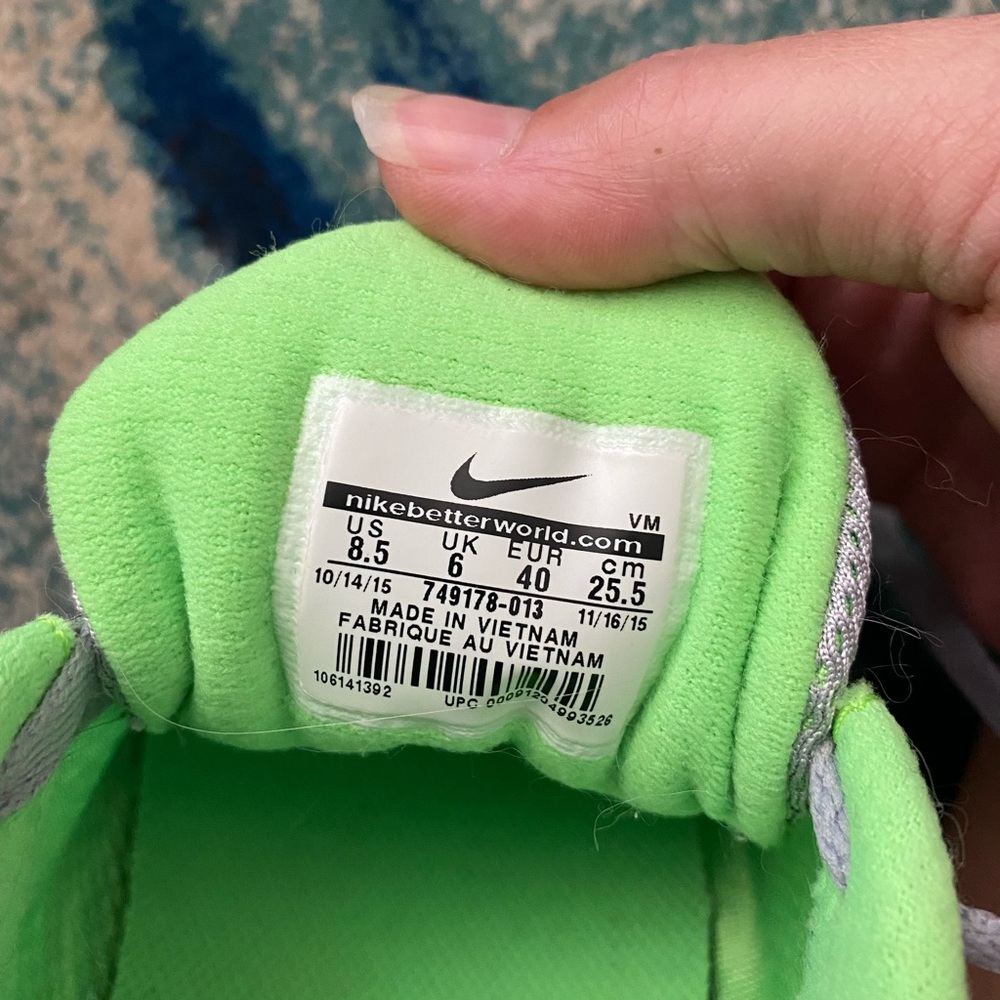 Women’s Nike Shoes size 8.5, NWOT